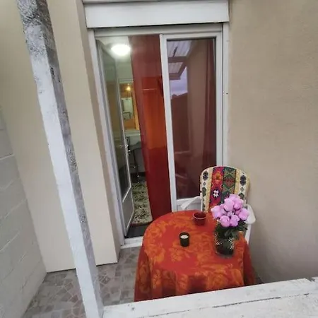 Fonctionnel Et Equipe En Rdc Avec Petite Terrasse Couverte Au Calme *